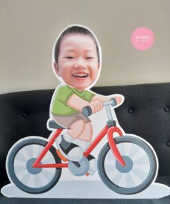 Chibi bé trai đạp xe