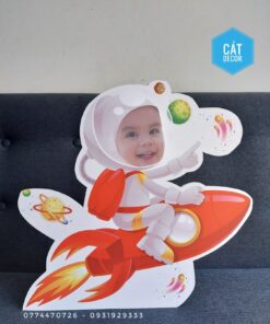 Bé lái tàu vũ trụ