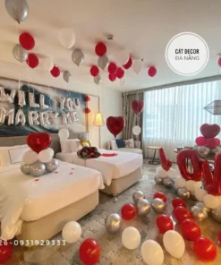 Trang trí cầu hôn phòng khách sạn màu đỏ