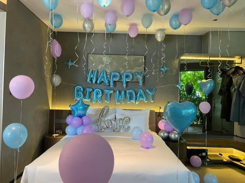 Trang trí phòng sinh nhật màu xanh tím