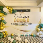 Trang trí tiệc Year End Party - tông xanh lá