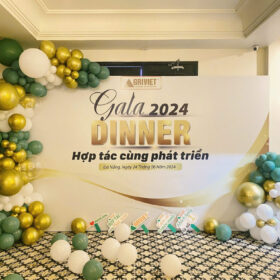 Trang trí tiệc Year End Party - tông xanh lá