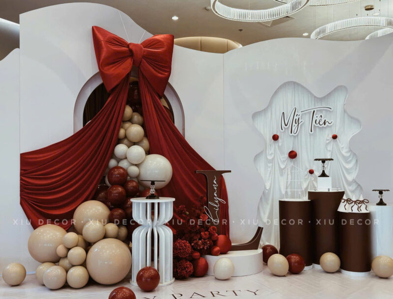 Vì sao 90% backdrop đẹp đều có nơ khổng lồ?